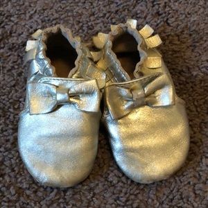 Robeez gold, size 6-12 mo.